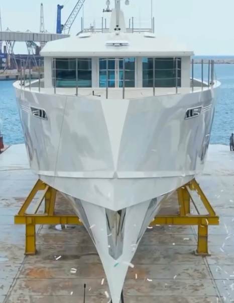Bow shot of Alia Superyacht Genie Blu at launch