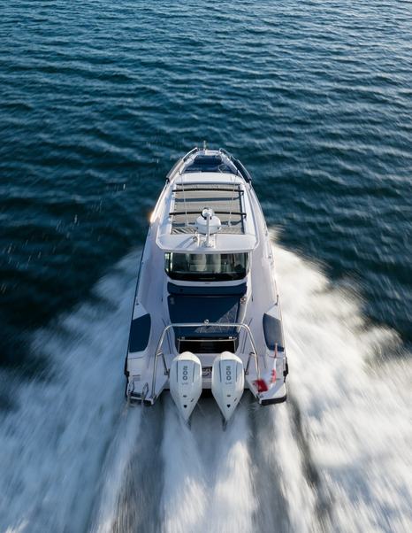 Axopar-29-XC-Cross-Cabin-running