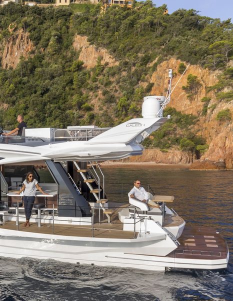 Galeon 500 Fly flybridge, Galeon 500 Fly balconies 