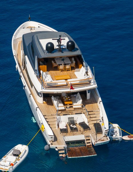  Sanlorenzo motor yacht Carra I at anchor stern view 