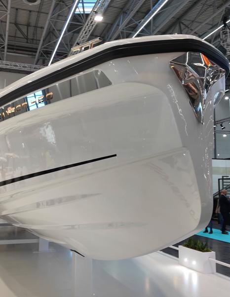 Saxdor-460-GTC-Review-stepped-bow-design-detail