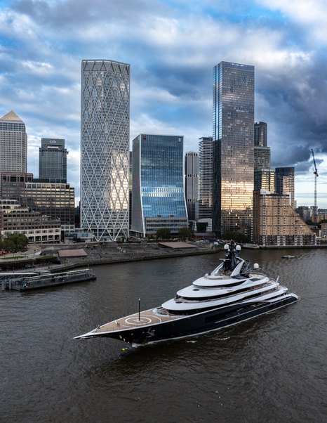 Kismet yacht cruising up the Thames past Canary Wharf