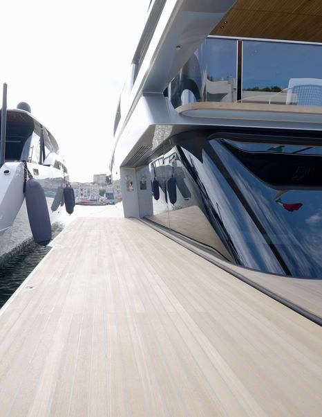 Sanlorenzo-SX120-Review-aft-deck-balcony