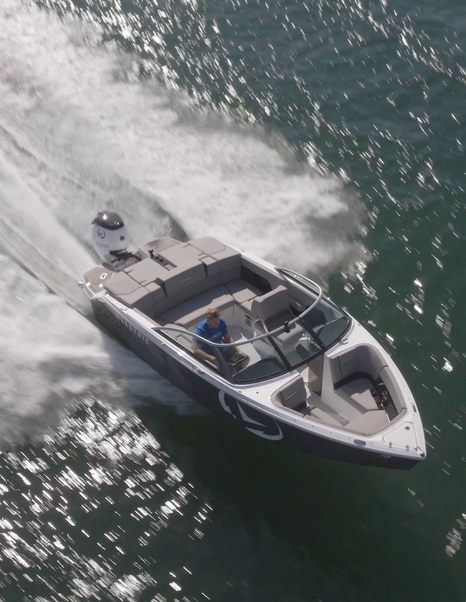 Four-Winns-H2-OB-Review-overhead-running