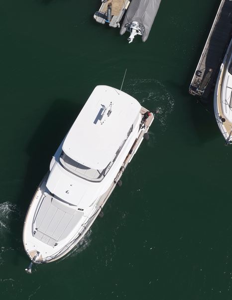 Sirena 48 manoeuvring stern-first towards a tight marina berth