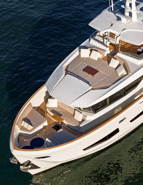 Numarine 27 XP Open motor yacht bow view of foredecks 