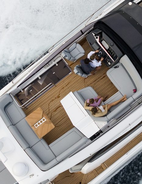 Fairline Phantom 65 flybridge 