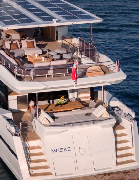 Numarine 27 XP Open motor yacht at anchor aft deck view 