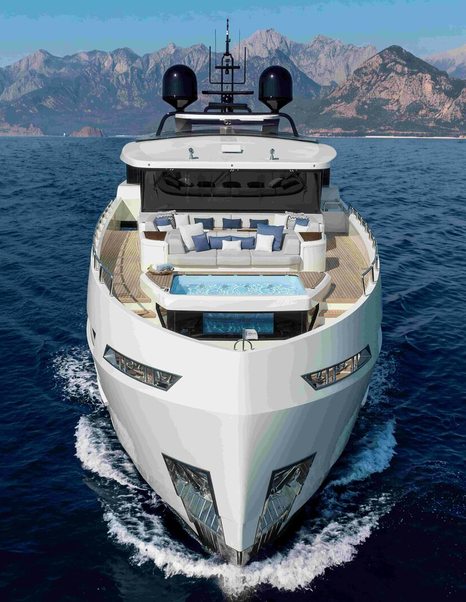 Lazzara UHV 100 Motor Yacht bow shot while under way 