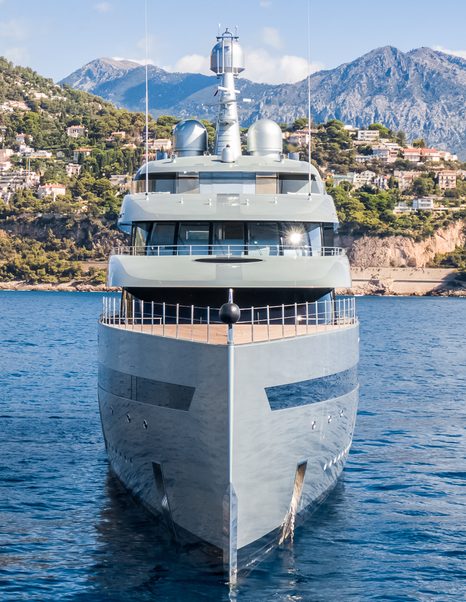 Superyacht Savannah bow at anchor