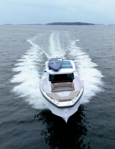 Axopar-29-XC-Cross-Cabin-Review-running-forwards