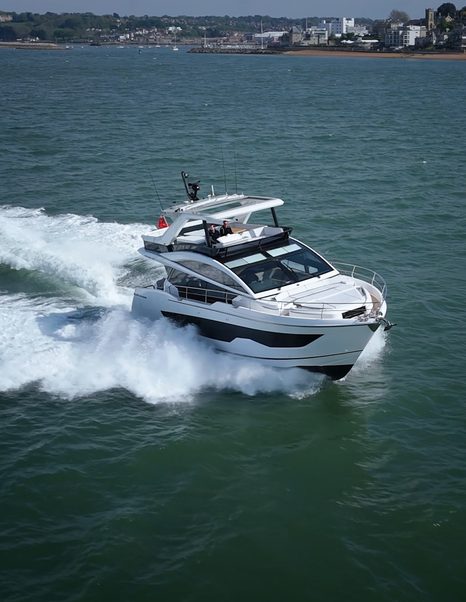 Pearl-63-Review-at-sea-running-wake
