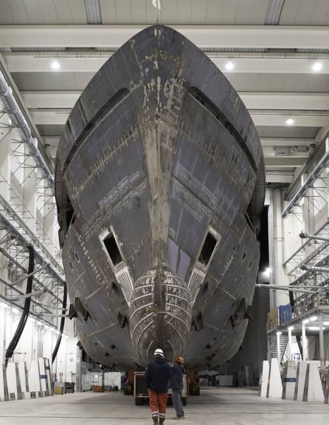 Shot of Superyacht Amor à Vida's bow from below under construction