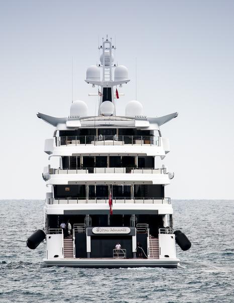 Feadship Superyacht Royal Romance stern while under way 