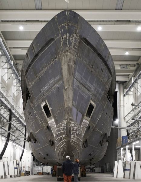 Underneath of Superyacht Amor à Vida bow during construction