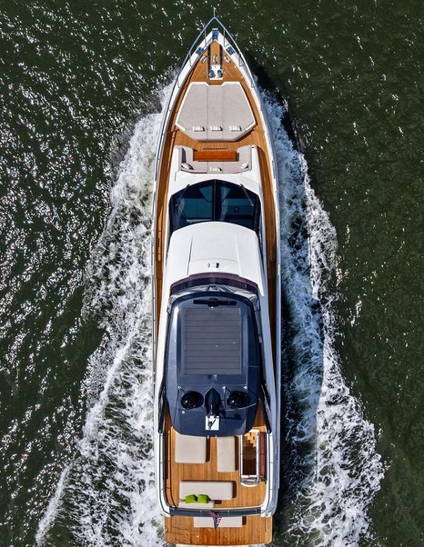 Ferretti motor yacht Alveare underway aerial view 