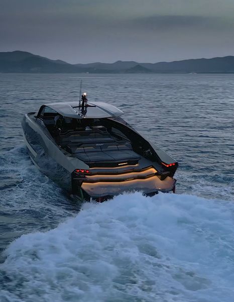 Tecnomar-Lamborghini-63-running-wake-night