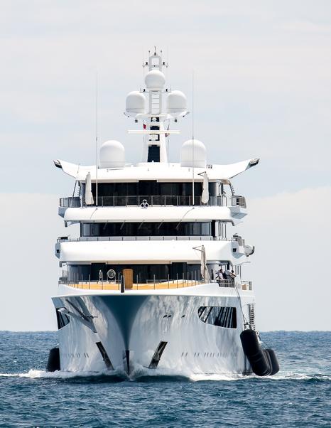 Feadship Superyacht Royal Romance bow while under way 