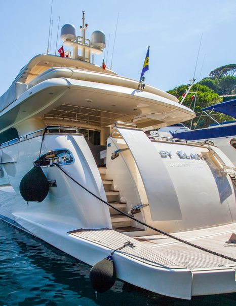 Yacht stern view of beach club 