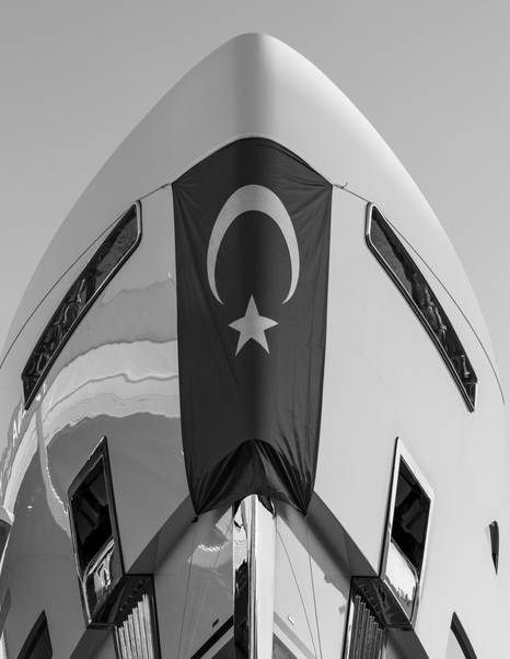 Sirena 42M/01 motor yacht bow close up 