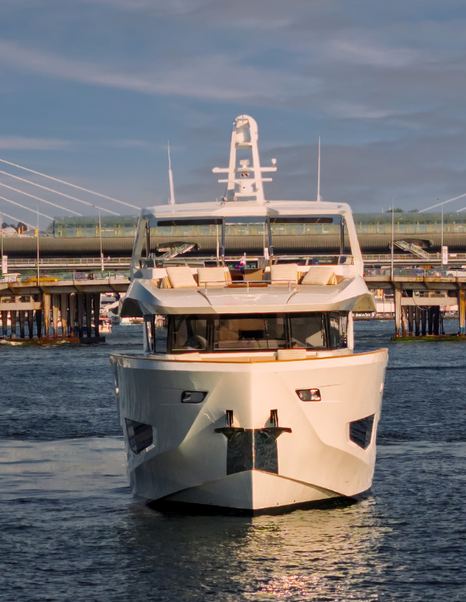 Bow shot of Numarine 27XP Explorer Yacht Maske 