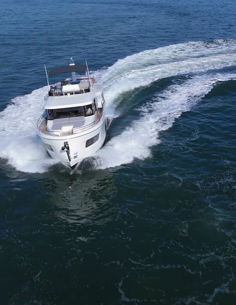 Beneteau-Swift-Trawler-54-Review-running-forwards