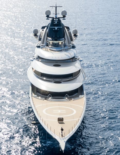 Superyacht Kismet bow