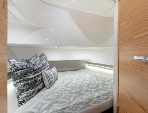 Tiara 34LS Yacht