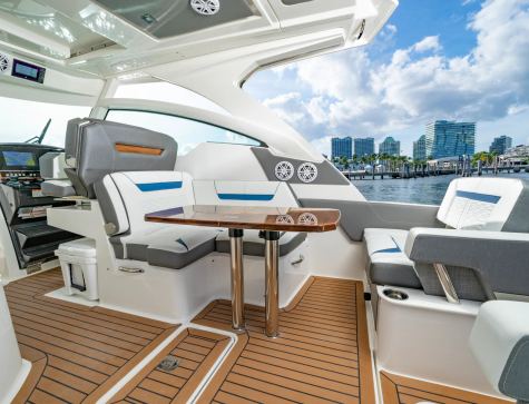 Tiara 34LX Yacht