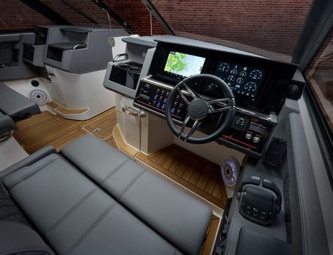 Cobalt Boats R35 Boat