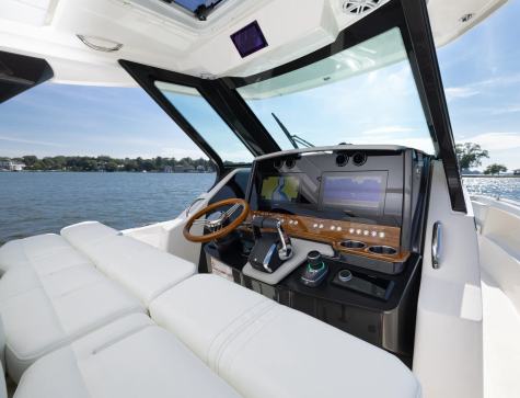 Tiara 34LS Yacht