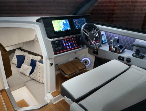 Cobalt Boats R35 Outboard Boat