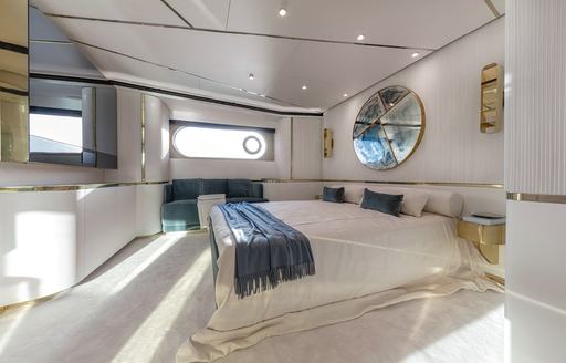 aster cabin onboard Magellano 25 Metri, central berth with window to far side