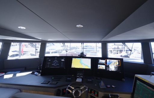 Numarine-30XP-helm-station-view-out