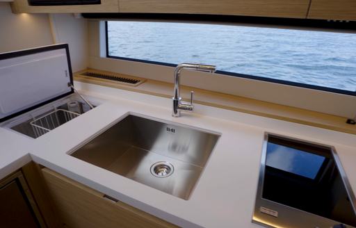 Pardo-GT52-galley