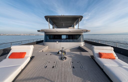 VisionF 82 sun deck