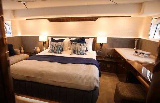 fairline-squadron-58-owner-cabin 