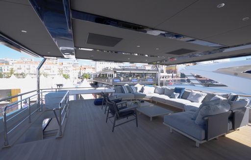 Numarine-30XP-flybridge-view-aft