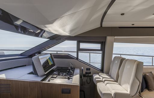 ferretti-580-lower-helm