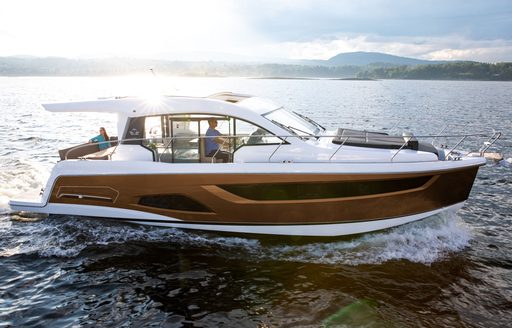 Sealine C390 design