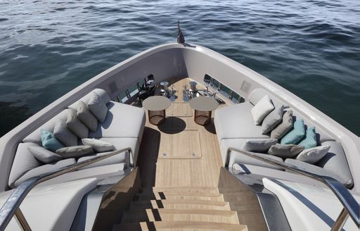 CGi of Sanlorenzo SD96 deck and comfortable seating