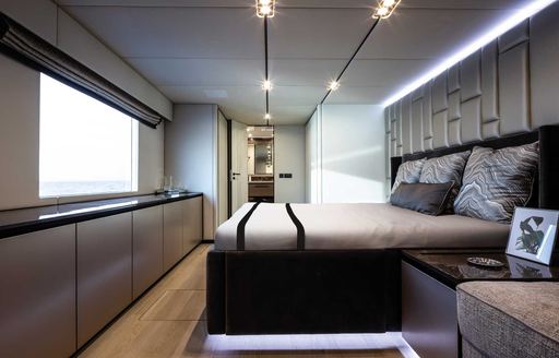 80 Sunreef Power Eco Cabin