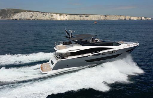 Sunseeker-88-Yacht-running-close