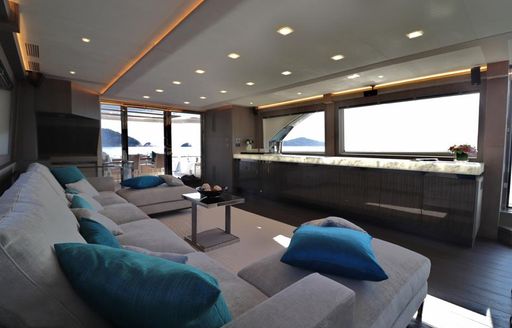 main salon on board monte carlo yachts mcy86