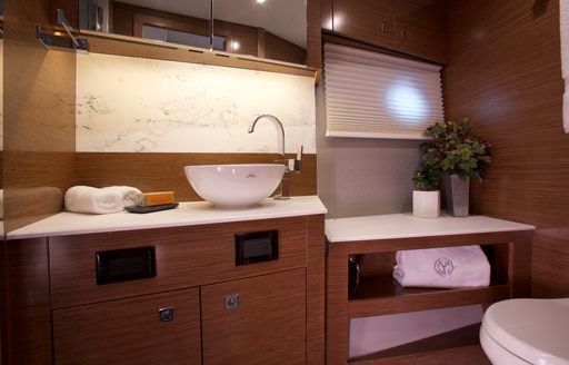 Cruisers 46 Cantius ensuite