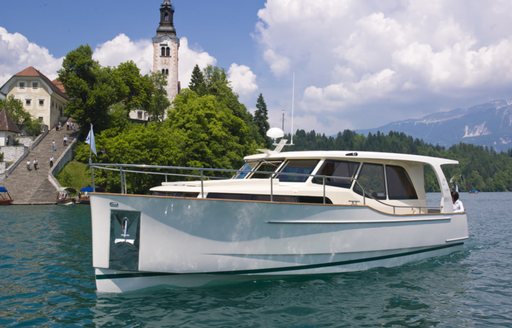 inland boating motor yacht