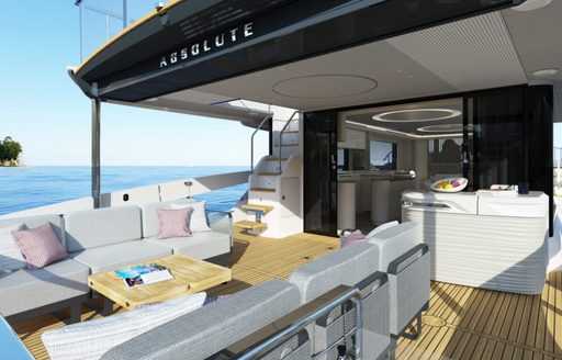 Navetta 70 main deck