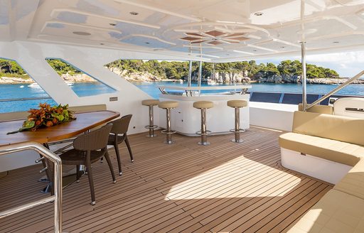 Sundeck on Majesty 100 yacht with bar and alfresco bar