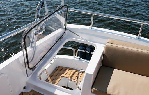 Sargo 36 FLY flybridge hatch