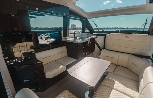 Outdoor seating of Galeon 410 HTC